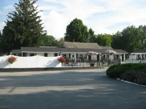 Knotty Pine Motel
