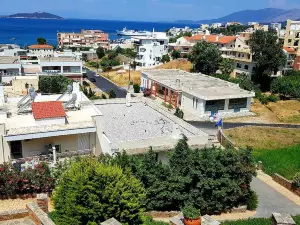 Evia Hotel & Suites