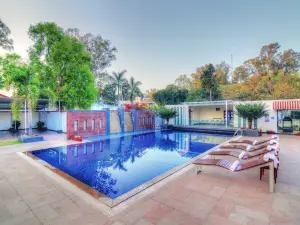 Chanakya Bnr Hotel