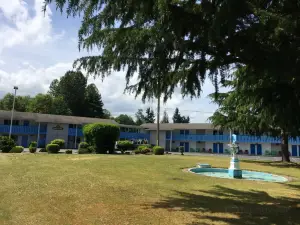 Fuller Lake Chemainus Motel