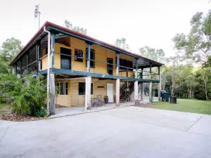 Airlie Beach Eco Cabins - Adults Only