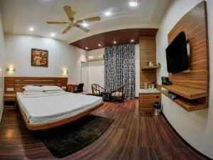 Hotel Sheela Towers