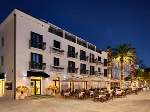 Hotel Pine