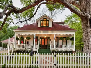 White Oak Manor Bed and Breakfast