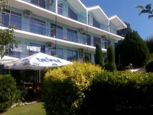 藍櫻草酒店