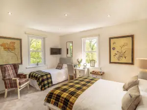 Torrs Warren Country House Hotel