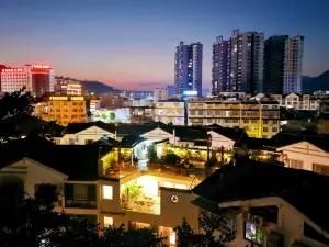 Yuerong Shanyuan Homestay