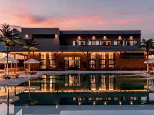 Fengcangjian · Starlit Valley Hot Spring Glamping Hotel