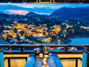 12C · Core Location View Homestay | Overlooking Night Light Show & Riverview Above Furong Falls