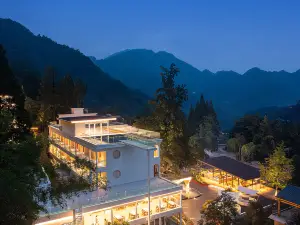 Qingchengshan Suyunxi Hot Spring Resort Hotel