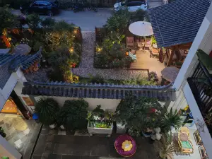 小河淌水客棧