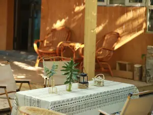 Banmu Xiaoshe Homestay (Yining Airport Liuxing Street)