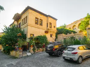 Born Hotel