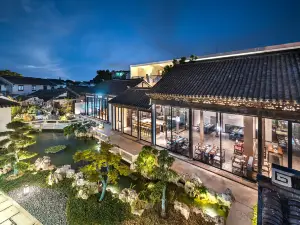 Manxin Suzhou Shantang Jiangnan Weaving House Hotel