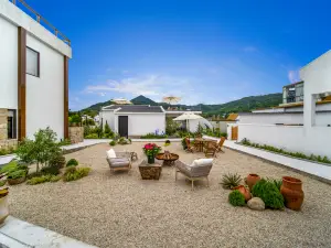 Jiuhua Mountain Spring Field Letter Guesthouse