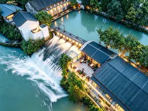 隠世雲舎VILLA・青城江崖野奢私湯中国式旅館（都江堰景区）