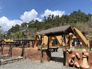 红山民宿(牛河梁国家考古遗址公园店)