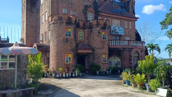 RedDoorz @ Grand Valley Castle Hotel Cagayan
