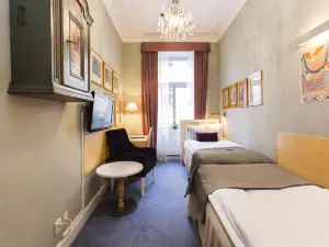 Lady Hamilton Hotel