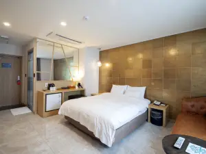 โรงแรมนาฟอเร