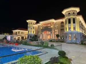 Huayue Village Hot Spring Hotel