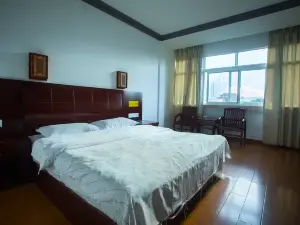 龍陵鴻逹酒店