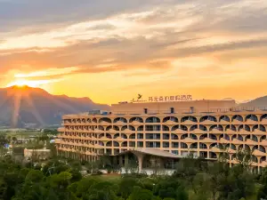 Tonglu Senbo Nature Park & Resort Hotel