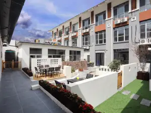 Q+ Honghoufang Homestay (Yesanpo Bailixia)