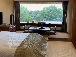 Yueman Xilou Theme Inn