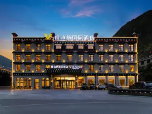 Vienna International Hotel (Daocheng Aden Scenic Area)