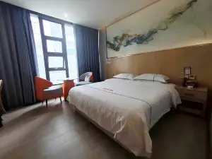Quxian Huilong Hotel