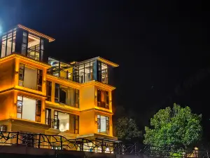 Mountain View and Lake View · Infinity Pool · Reservoir Chinese Inn