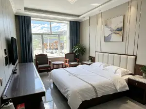 Qilian Ruifeng Hotel (Zhuo'er Mountain Scenic Area)