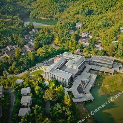 湖州芳菲学苑酒店