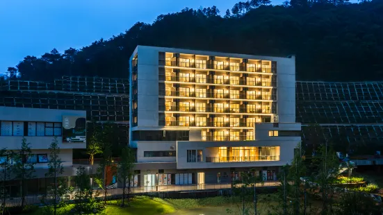 Qingyuan Qushu Rongchuang Xigu Secret Land Hotel
