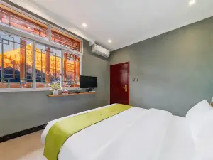 Wenruo Holiday Hotel