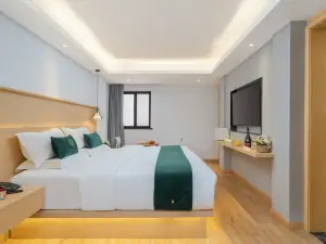 Kunming Day Youth Hotel (Nanping Street Dongfeng Square)