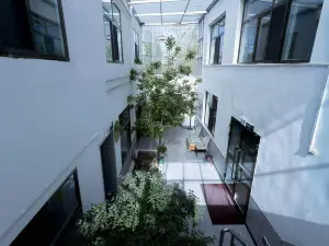 Ba Qi Homestay (Delingha Astronomy Popular Science Museum)