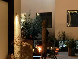 Xinglong Lizike S Homestay