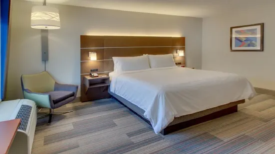 Holiday Inn Express & Suites Atlanta N-Perimeter Mall Area