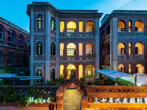 Golden Thirties Villa