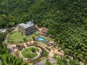 Nine Creek Listening to the Tao Resort