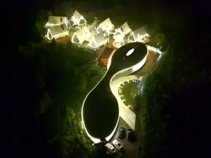 Qimen Guniujiang · Bucket Pit Wild Luxury Resort