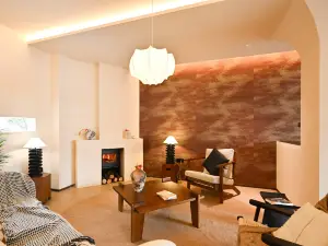 Shiwai Qilan Homestay (Kangding Love Song Square Liuliu City)