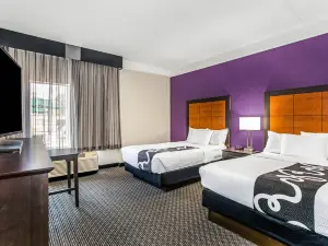 La Quinta Inn & Suites by Wyndham Orlando Airport North