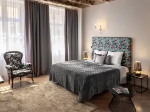 Chateau 9 Apartments by Adrez