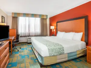 La Quinta Inn & Suites by Wyndham Seattle Sea-Tac Airport
