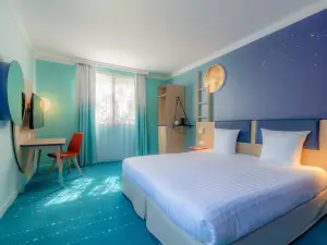 Grand Magic Hotel