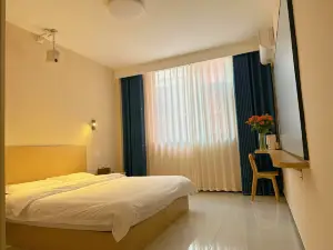 Xiping Tuyue Cinema Hotel