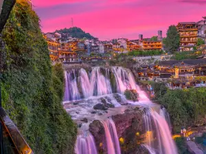 十二城·觀夜景江景網紅美宿（芙蓉鎮大瀑布店）